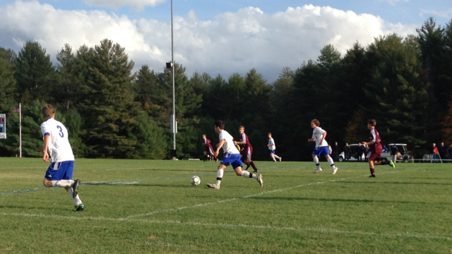 Avery Tait takes the ball up the wing in the first half of action. 